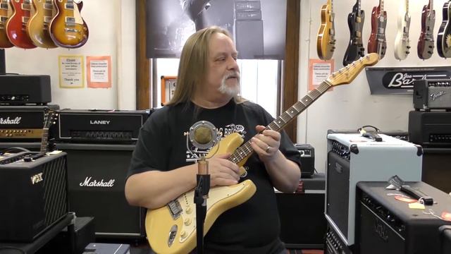 Fender Yngwie Malmsteen Stratocaster (1989) | Elderly Instruments смотреть онлайн