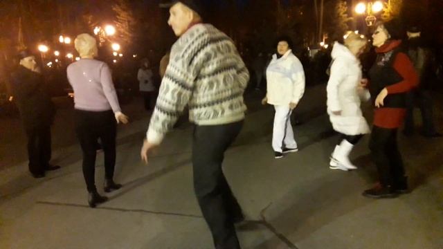 Я и Сара!!!??Танцы в парке Горького!!! ??Харьков 2021 смотреть онлайн