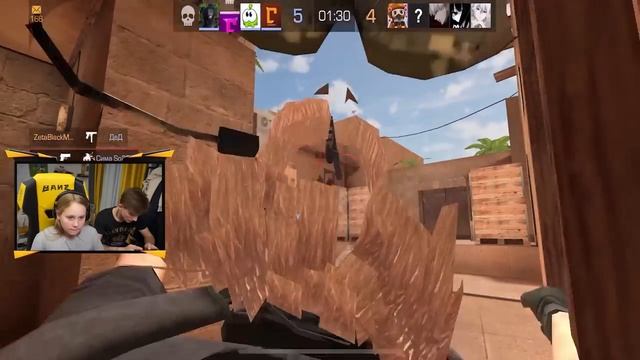 ЗА ПОБЕДУ В КАТКЕ ДАРЮ ГОЛДУ СЕСТРЕ В STANDOFF 2! смотреть онлайн