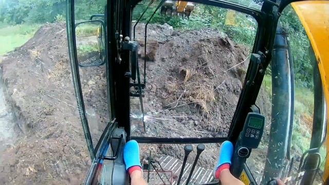 Digging A Large Pond With JCB JS 240 Part 1 смотреть онлайн