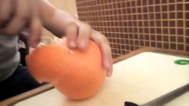 Как быстро очистить апельсин смотреть онлайн