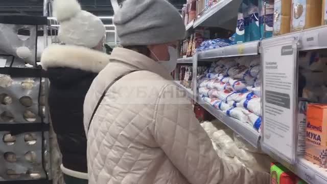 Сахарная лихорадка: в магазинах края повышенный спрос на сахар