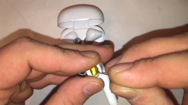 Не работает один беспроводной наушник AirPods смотреть онлайн