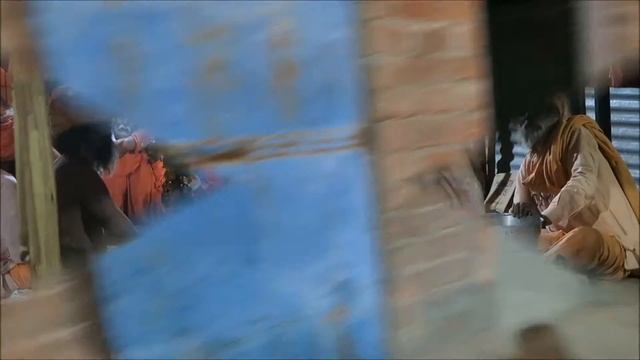 Индия Влог 292. Масштабные ритуалы на Кумбхамеле. Освещение реки огнем, подсвечники, странные святы смотреть онлайн