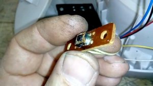 термопот сам сливает воду