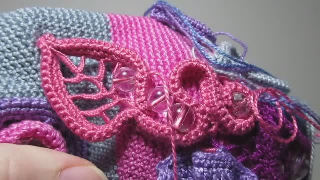 Ряд бусин в изгибе жгута смотрится красиво смотреть онлайн