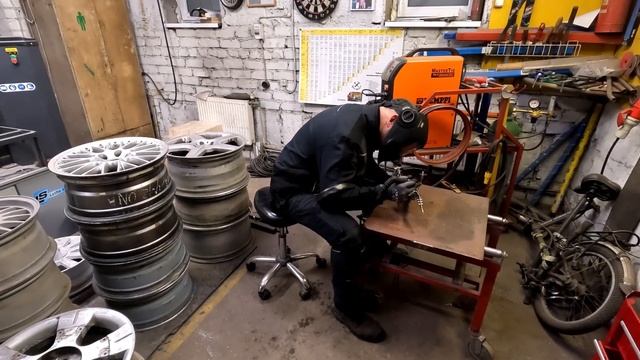 Поделка динозавр из металла. Режим SPOT. смотреть онлайн