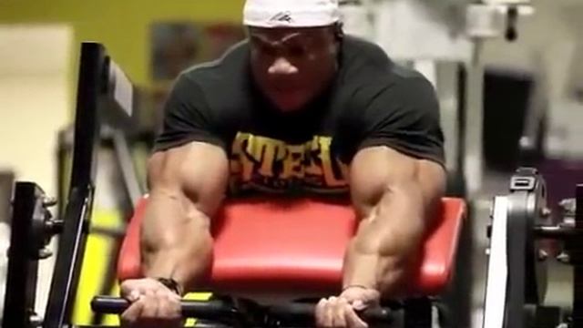 Get Massive Arms: Phil Heath's Bicep & Tricep Workout For Big Guns