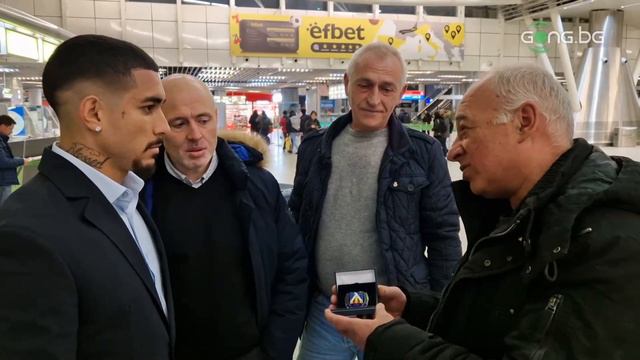 Фенове на Левски дариха Уелтън с благодарствен плакет смотреть онлайн