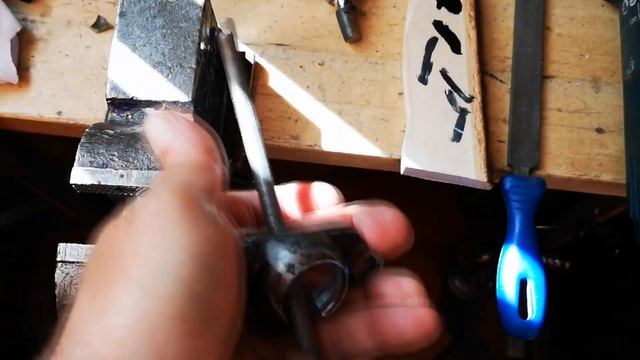 Шарнирные тиски из старой шаровой опоры автомобиля смотреть онлайн
