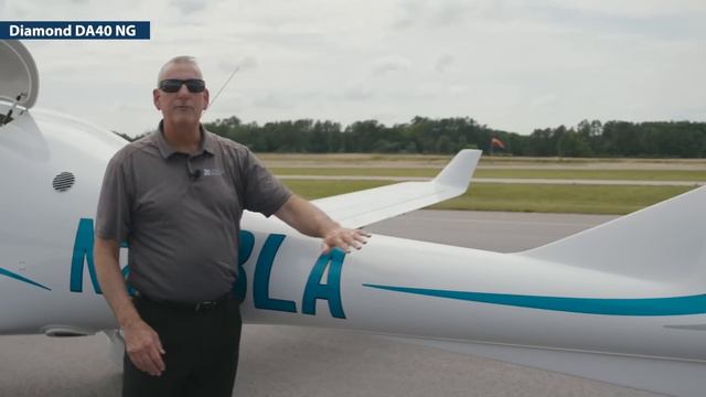 WHICH AIRPLANE IS BETTER? | Cessna 172 Vs Diamond DA40 NG | FULL Comparison