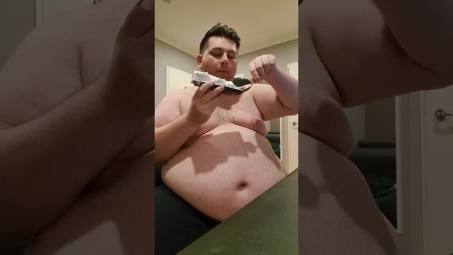 REMEMBER VIENETTA? SKUNKHOG DEMOLISHES/REVIEWS VIENETTA ICE CREAM CAKE IN UNDER 7 MINUTES смотреть онлайн