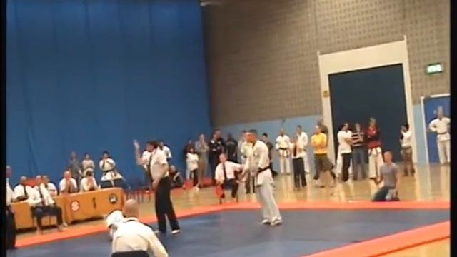 Sam Hughes (BKK Oldham) - Fastest Knockout 2010 (4seconds) смотреть онлайн