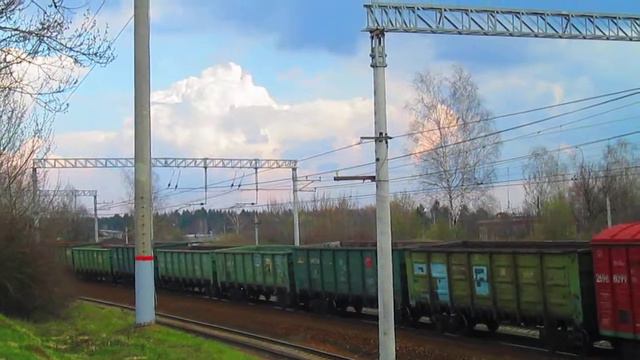 Электровоз ВЛ10К-648 с грузовым поездом станция Нара 27.04.2015 смотреть онлайн