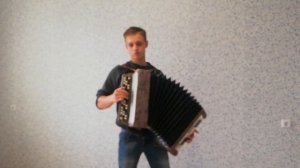 Вот кто-то с горочки спустился. На баяне.