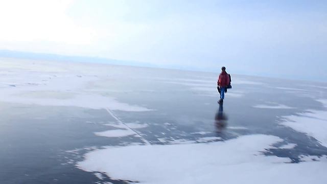 Прогулка по Байкалу на Шведских коньках | Озёрные коньки для путешествий | Lake skates for travel смотреть онлайн