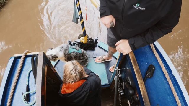 Narrowboat Journey on the Shropshire Union Canal, training our Border Collie to be a boat dog. смотреть онлайн