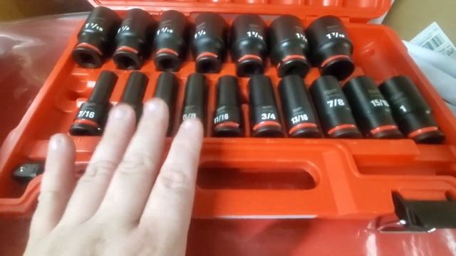 Comparing Milwaukee 3/8 & 1/2 impact socket kits смотреть онлайн