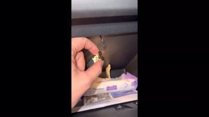 VW TIGUAN 2018 замена лампочки плафона освещения в бардачке (changing light in glove box)