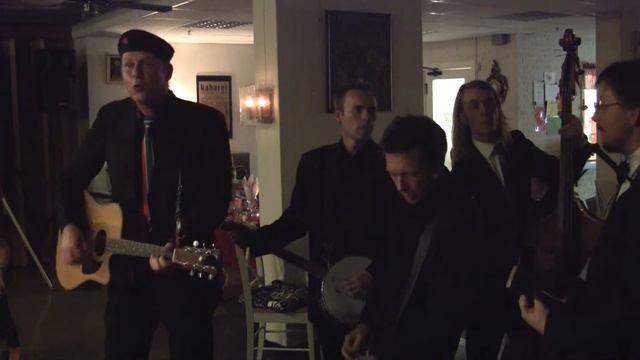 Salongorkesteret på Norsk Folkehjelp sitt julebord 2012 (Sang 8) смотреть онлайн