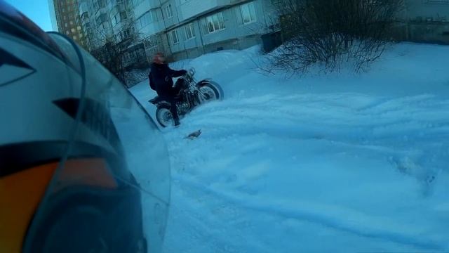 ЕЗДА ЗИМОЙ! ПРЫЖКИ НА МОТОЦИКЛЕ В СУГРОБ!) смотреть онлайн