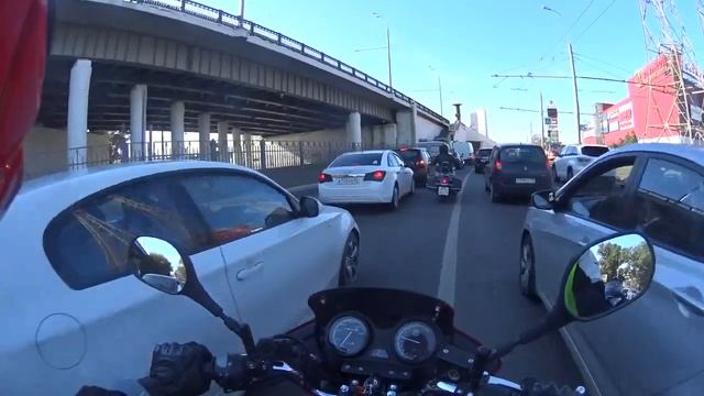 И расступилось море машин от грохота его прямотока, и повел нас МотоМоисей! смотреть онлайн
