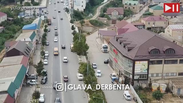 Тротуары Дербента облагораживают газонами и зелеными насаждениями смотреть онлайн