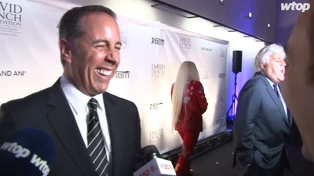 Jerry Seinfeld says ‘no thanks’ to hug from Kesha смотреть онлайн