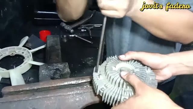 Clutch fun silicon oil refill (toyota innova fortuner hilux) DIY silicon oil replacement. смотреть онлайн