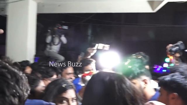 Bigg Boss Fame Priyanka Singh Uncomfortable With Her Fans | Priyanka Singh Latest Video | News Buzz смотреть онлайн