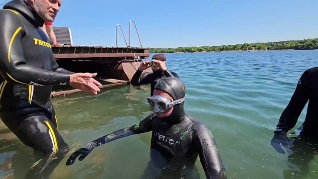 Фридайвинг в 60 лет -только начало ! Первая тренировка и сразу задержка 3 мин. Тренер Стас Дзязин. смотреть онлайн