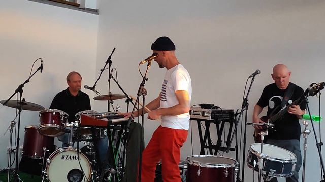 Запрещенные Барабанщики - Планета обезьян смотреть онлайн