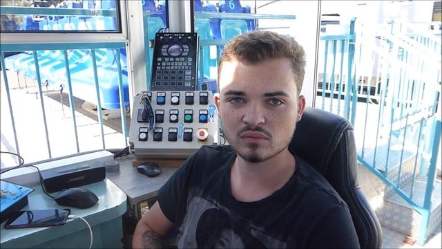 Drop Zone, l'interview du propriétaire смотреть онлайн