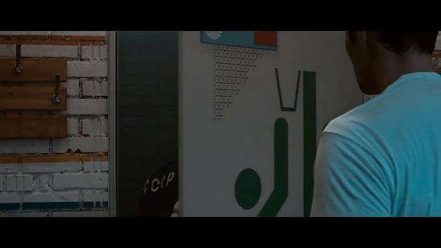 Движение вверх "Давно они тебе своими та стали?" смотреть онлайн