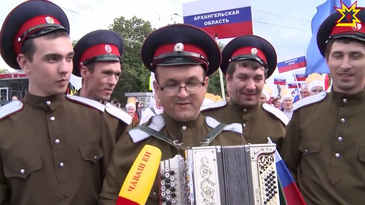 Артисты ансамбля "Донское сияние" прошлись по главной улице столицы Чувашии смотреть онлайн