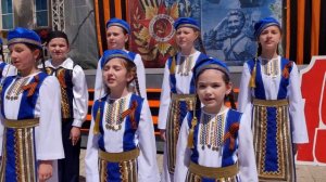 «День Победы», на греческом языке. Исполняет вокальная группа Центра греческой культуры.