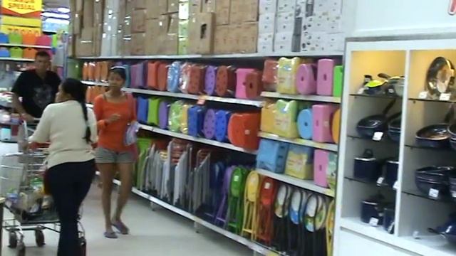 Famous Souvenir shop in Bali island, Indonesia смотреть онлайн