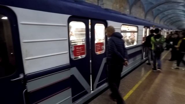 Метро Ташкента - Нереальная красота станций смотреть онлайн