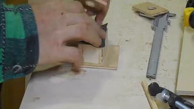 Деревянный корпус выключателя для стола с циркулярной пилой смотреть онлайн