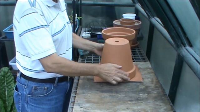 Making & Installing Clay Pot Irrigation смотреть онлайн