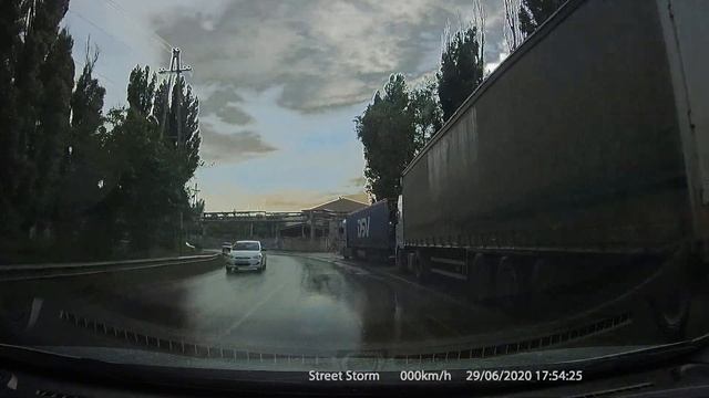 Нежданчик на дороге смотреть онлайн