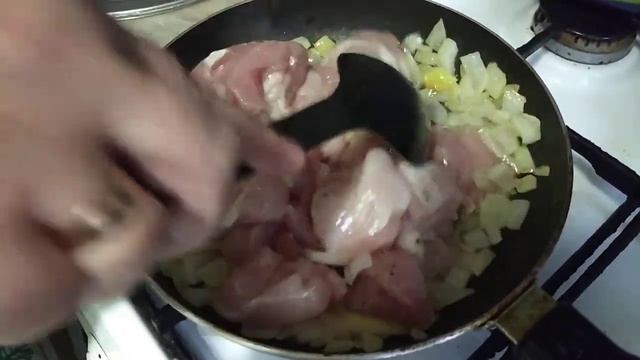 Бархатная курочка в сливочном соусе на сковороде.Это объедение! смотреть онлайн