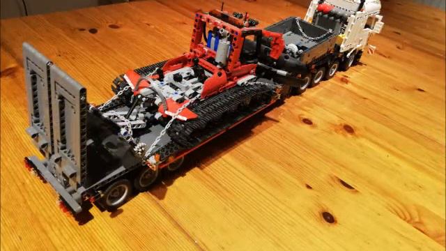 Lego® Technic Eigenbau LKW mit Eigenbau Tieflader und Lego Technic Pistenraupe 8263 смотреть онлайн
