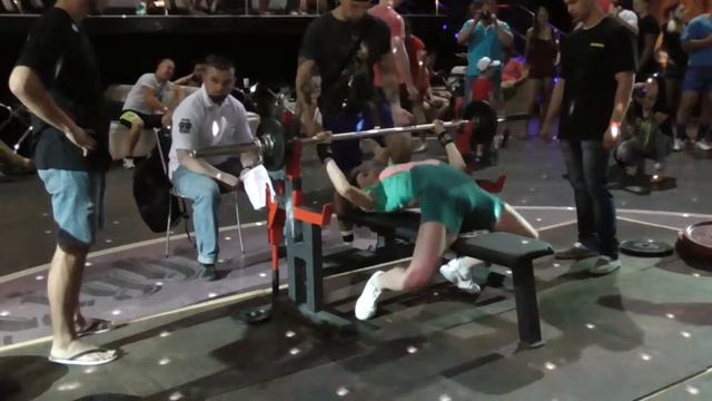 Крицкая Виктория. Жим лежа 35 кг. GYM200 2015 (UPC) смотреть онлайн