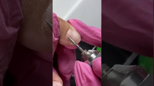 Болят ногти ? клиентка переносила покрытие Снятие гель лака Нюдовый маникюр #гельлак #дизайнногтей смотреть онлайн