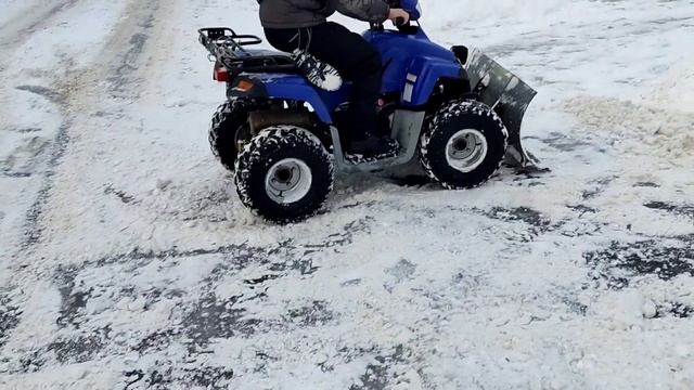 квадроцикл чистит снег смотреть онлайн