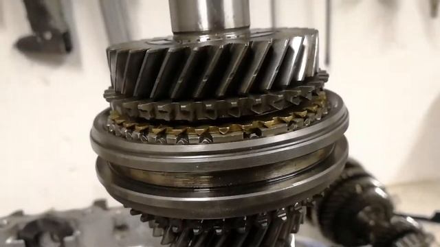 Ремонт коробки передач Мазда 3 BK. Замена синхронизатора 3 передачи. смотреть онлайн