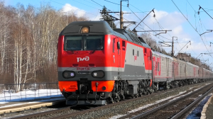 ЭП2К-128 со скорым поездом Владивосток - Москва следует через о.п. Измоденово