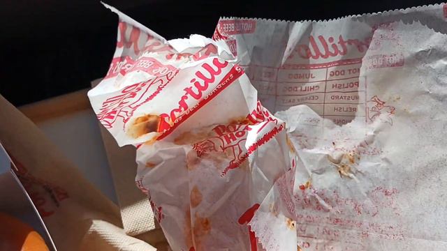 США.Две тёти продают ГОРЯЧИХ СОБАК. Депозит денег богатого Буратино. смотреть онлайн