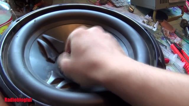 Ремонт НЧ динамика. Замена подводящих проводов сабвуферного динамика смотреть онлайн